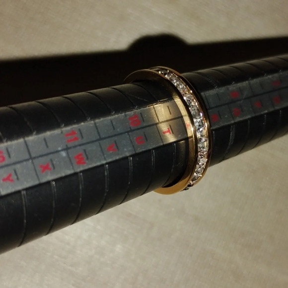 Beautiful‎ ring size 9 - Picture 2 of 3